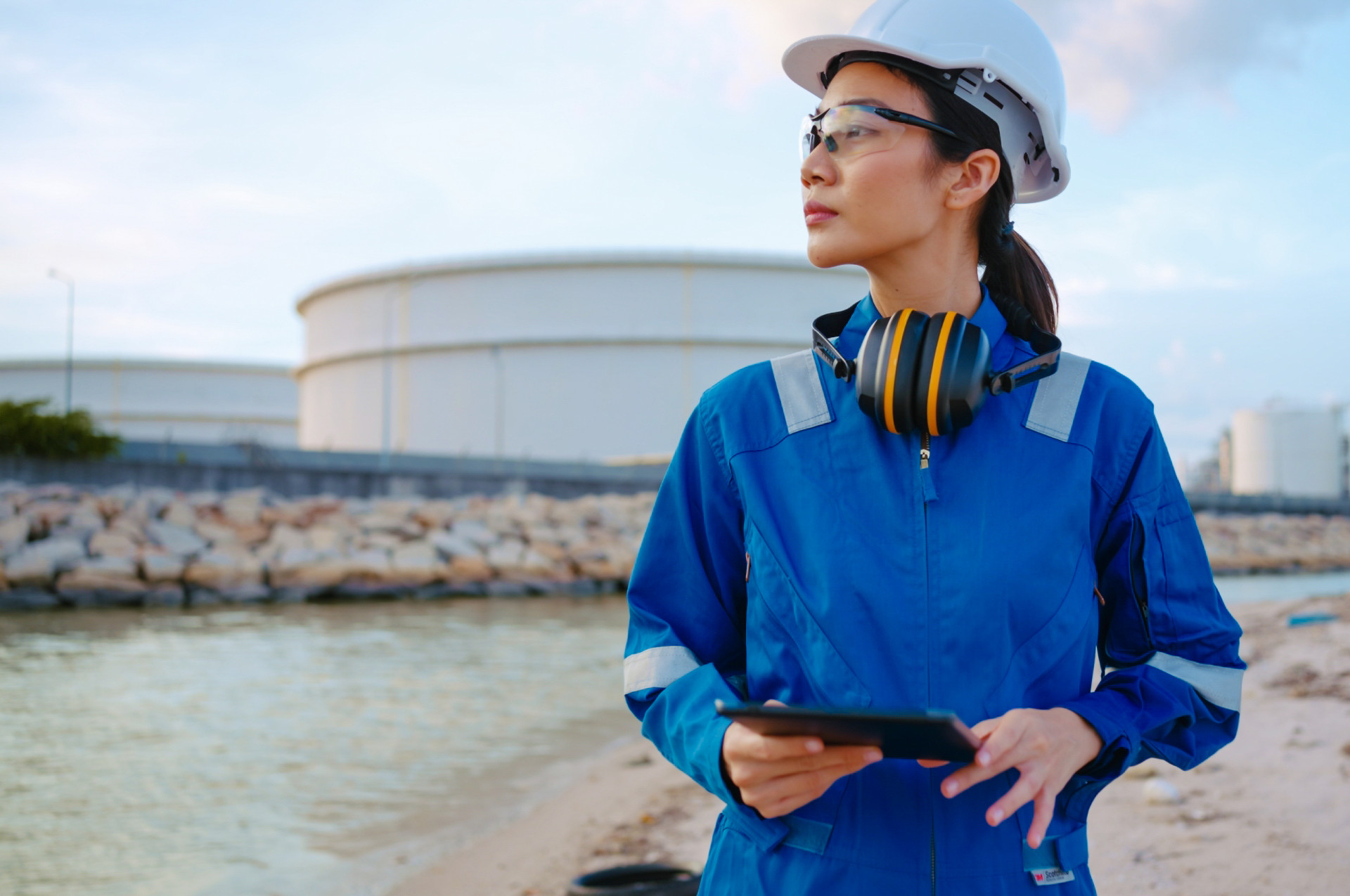 Eztrak - We simplify complex workflows, so you can lead with confidence.